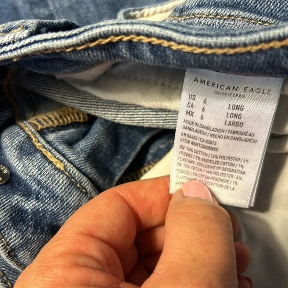 American Eagle MOM Jeans - Picture 7 of 7